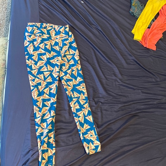LuLaRoe paper airplane leggings - Picture 1 of 1